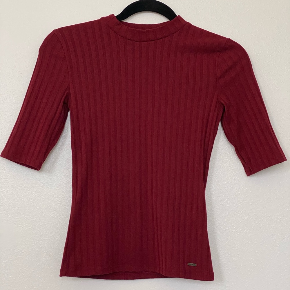 🌵 Hollister Maroon short sleeve shirt size XS